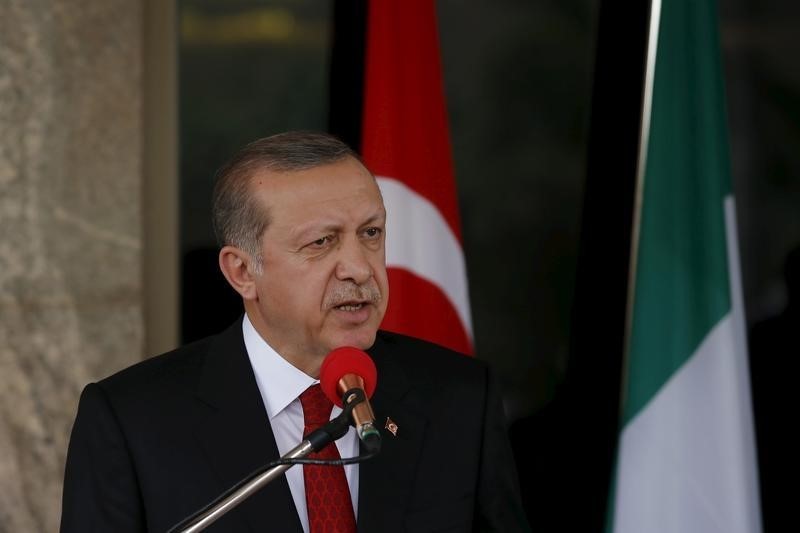 © Reuters. الادعاء التركي يفتح التحقيق في 2000 قضية تتعلق بإهانة إردوغان