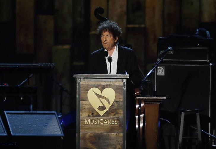 © Reuters. Bob Dylan fala em tributo em Los Angeles