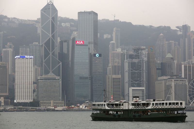 © Reuters. A ferry sails at Victoria Harbour in front of the financial Central district in Hong Kong