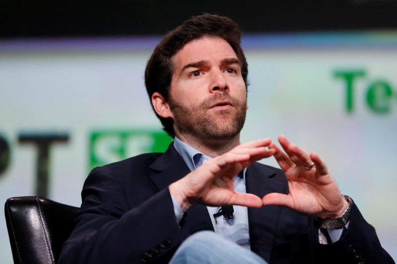 © Reuters. LinkedIn CEO Weiner speaks at the TechCrunch Distrupt 2013 technology conference in San Francisco