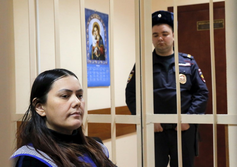 © Reuters. Nanny suspected of murdering child in her care attends court hearing in Moscow