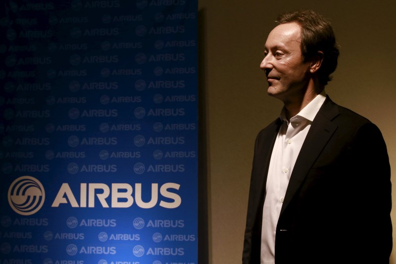 © Reuters. Airbus President and Chief Executive Officer Fabrice Bregier stands next to its company logo as he poses for photographers during a group interview with reporters in Tianjin