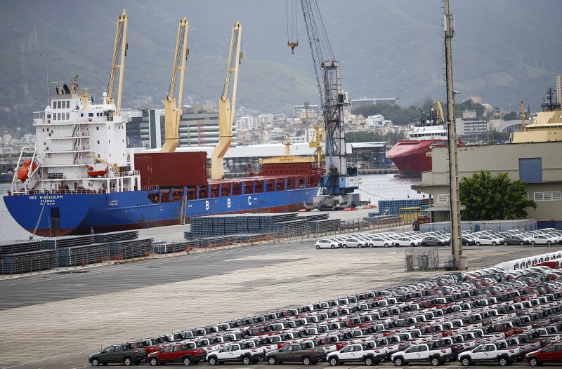 © Reuters. Hundreds of cars stand in the port of Rio de Janeiro