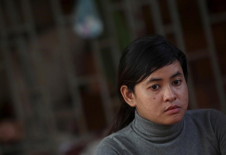 © Reuters. Lorn Chenda, 26, looks on during an interview with Reuters in Phnom Penh