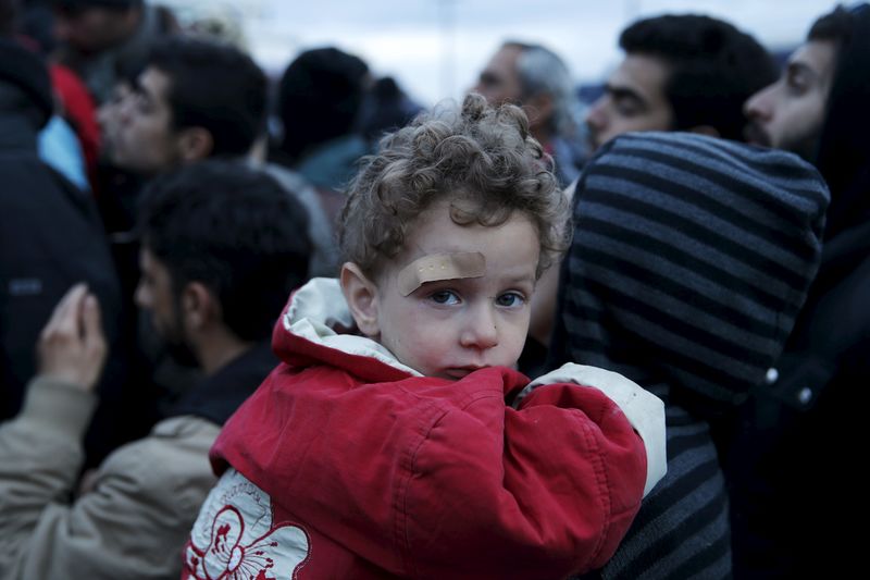 © Reuters. مفوض: الاتحاد الأوروبي يمهل اليونان حتى مايو لتسجيل المهاجرين
