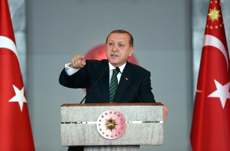 © Reuters. حزب العدالة والتنمية يرسم خططا لرئاسة أقوى في تركيا