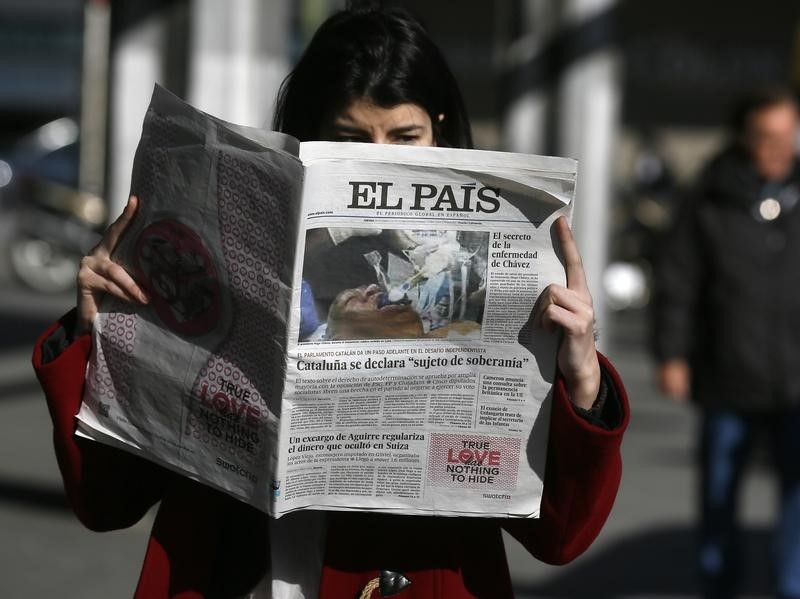 © Reuters. El director de El País no descarta el final de la versión en papel  