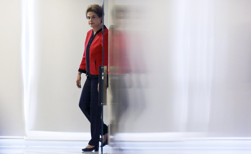 © Reuters. Presidente Dilma Rousseff chega para cerimônia no Palácio do Planalto, em Brasília