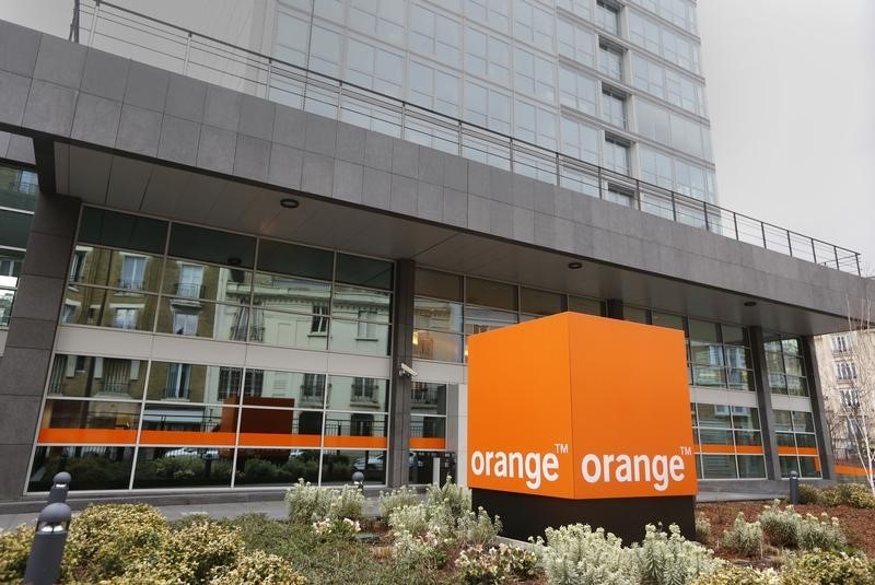 © Reuters. Orange llega a preacuerdo con sindicato para ERE de 496 empleados en España