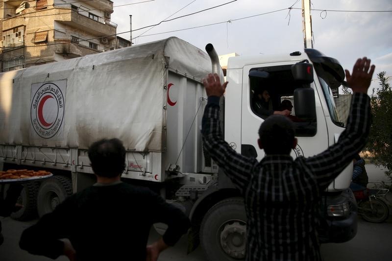 © Reuters. الأمم المتحدة تسلم مساعدات في سوريا والمعارضة تقول إنها غير كافية