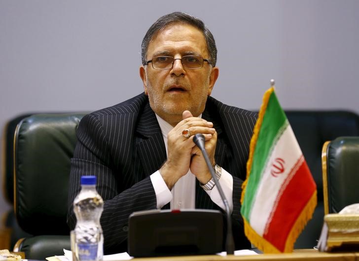 © Reuters. إيران تتوقع نموا اقتصاديا يتجاوز خمسة بالمئة في 2016