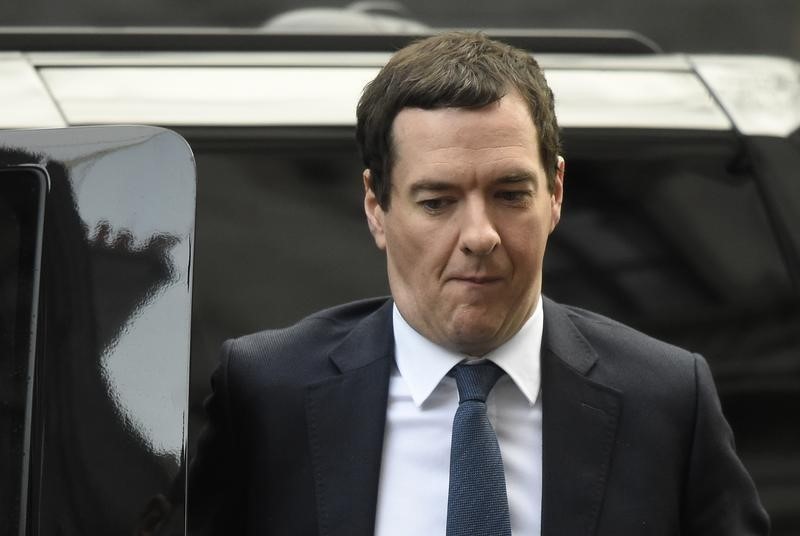 © Reuters. Osborne frena su plan de reforma de pensiones ante la votación del 'Brexit'