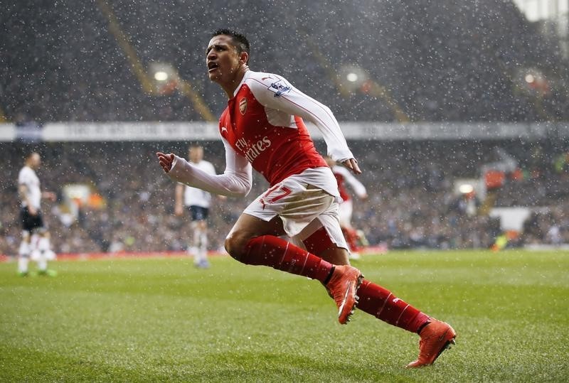 © Reuters. Tottenham Hotspur v Arsenal - Barclays Premier League