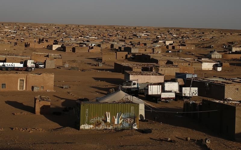© Reuters. Ban Ki-moon visita campo refugiados para impulsar negociación conflicto Sahara Occidental