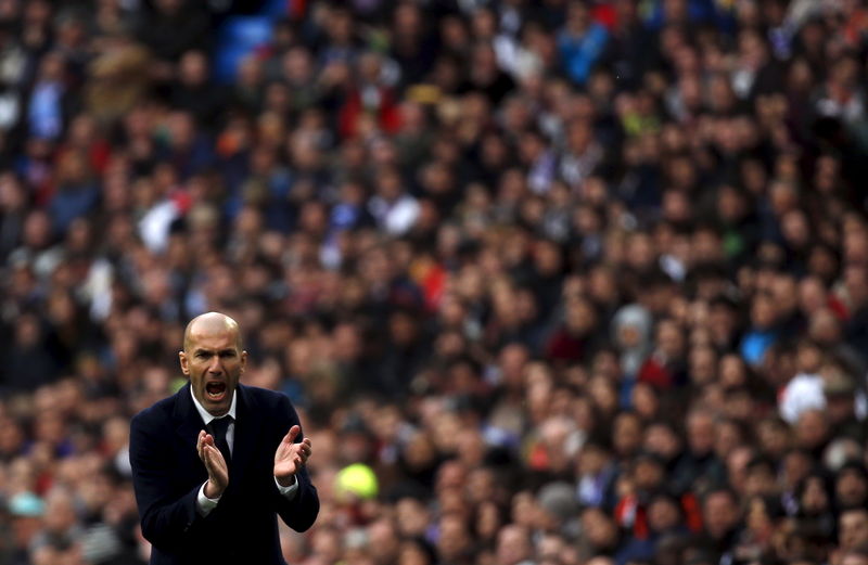 © Reuters. El Madrid aplaude a Ronaldo y dice que Bale está listo para Roma
