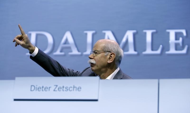 © Reuters. Daimler CEO Zetsche makes a point during the company's annual news conference in Stuttgart