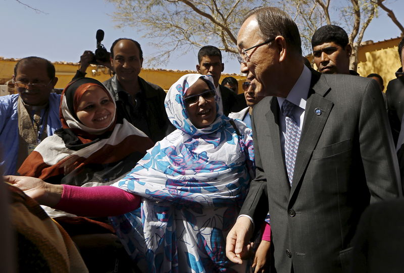 © Reuters. UN Secretary General Ban Ki-moon listens to a member of the Sahrawi women's national union after his press conference at the Sahrawi Arab Democratic Republic presidential palace in Tindouf