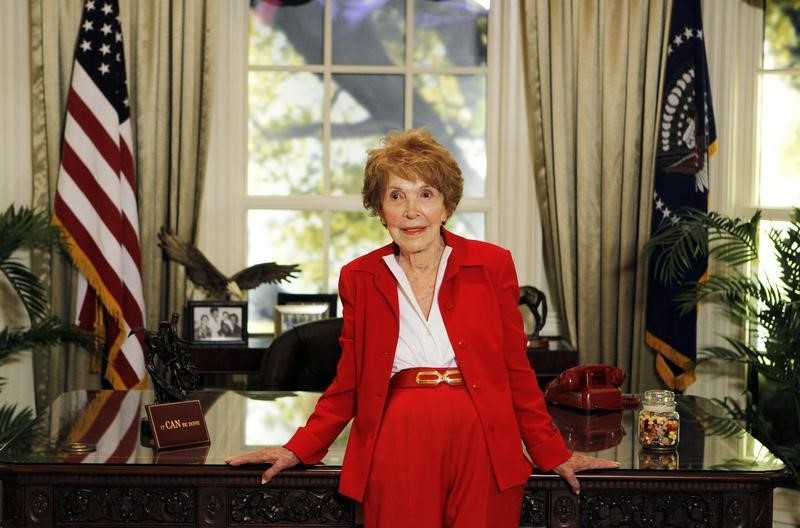 © Reuters. Muere a los 94 años Nancy Reagan, ex primera dama de EEUU