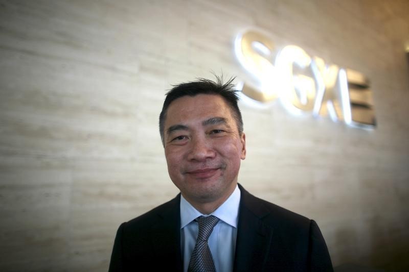 © Reuters. CEO of the Singapore Stock Exchange Loh Boon Chye poses at the SGX office in Singapore