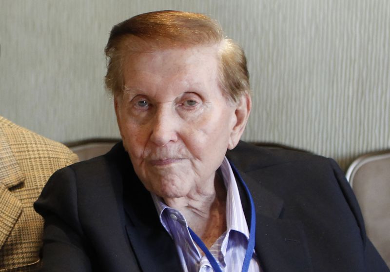 © Reuters. File photo of Sumner Redstone at the Milken Institute Global Conference in Beverly Hills California