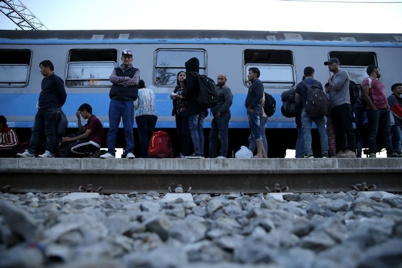 © Reuters. وكالة: إعادة فتح معابر السكك الحديدية بين المجر وكرواتيا