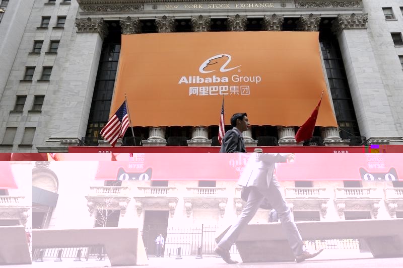 © Reuters. Signage for Alibaba Group Holding Ltd. covers the front facade of the New York Stock Exchange