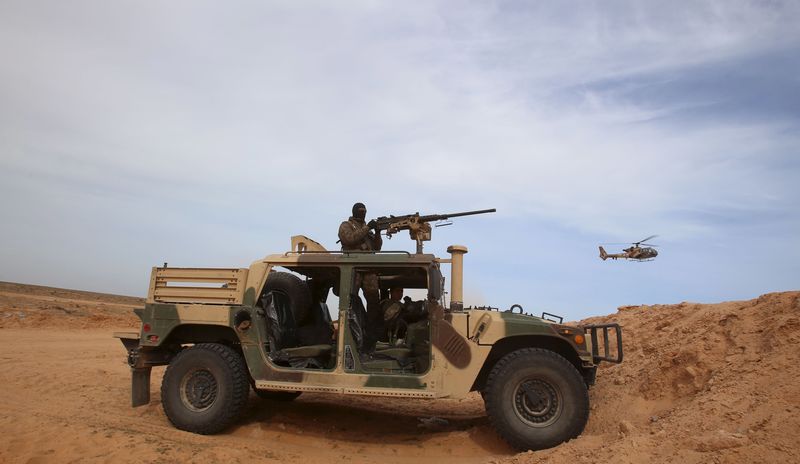 © Reuters. تونس: 45 قتلوا في مواجهات الجيش مع مسلحين إسلاميين في مدينة بن قردان