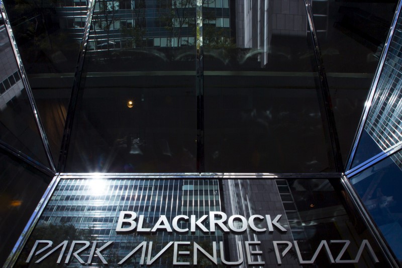 © Reuters. The BlackRock sign is pictured in the Manhattan borough of New York