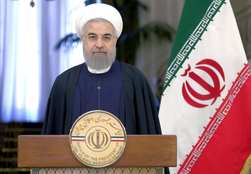 © Reuters. الرئيس الإيراني يمتدح مساندة خاتمي للإصلاحيين في الانتخابات