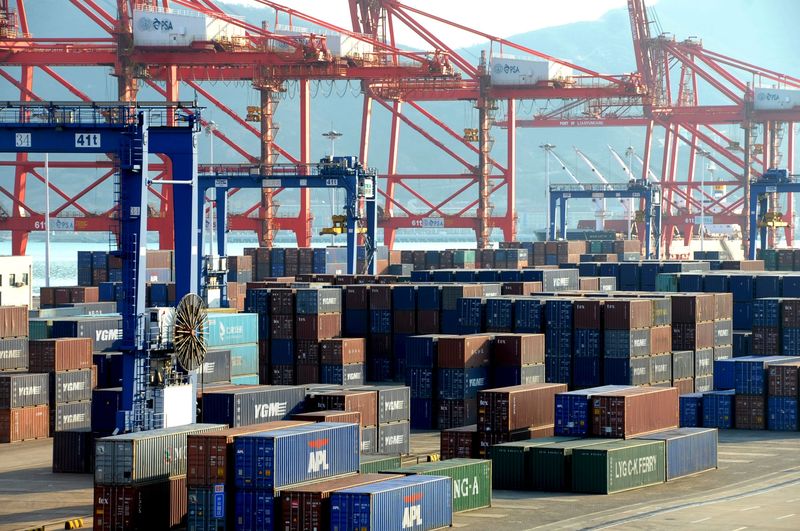 © Reuters. Container boxes are pictured at a port in Lianyungang