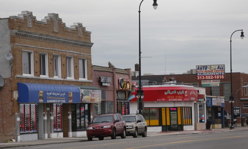 © Reuters. Arabic American small businesses are seen along Warren road in Dearborn, Michigan 