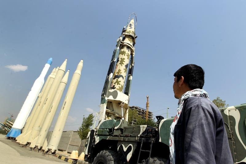 © Reuters. La Guardia Revolucionaria de Irán lleva a cabo prueba de misiles balísticos