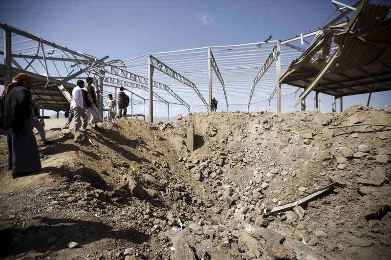 © Reuters. مصدران: مسؤولون حوثيون يزورون السعودية لبحث إنهاء الصراع في اليمن