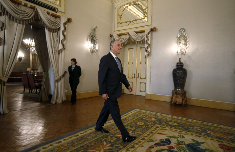 © Reuters. Newly elected Portuguese President Marcelo Rebelo de Sousa arrives for a meeting with Portugal's President Anibal Cavaco Silva at Belem presidential palace in Lisbon