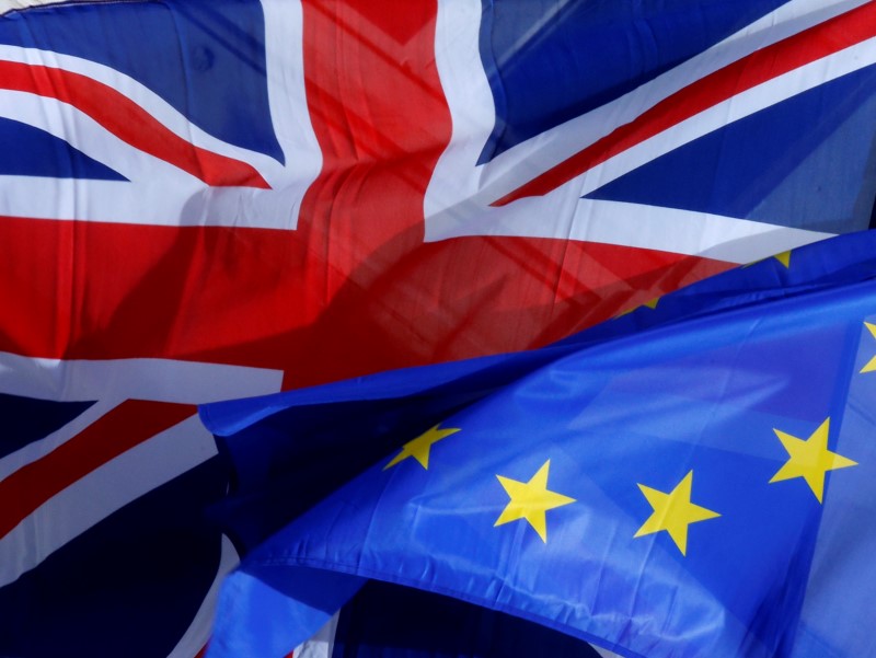 © Reuters. A British Union Jack flag and a European flag fly on the Amiens city hall 