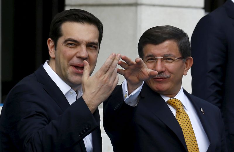 © Reuters. داود أوغلو: هناك منظور مشترك بين تركيا واليونان بشأن أزمة المهاجرين