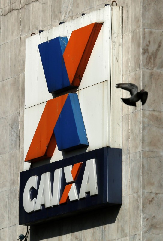 © Reuters. Logo da Caixa Econômica Federal em agência do banco no centro do Rio de Janeiro