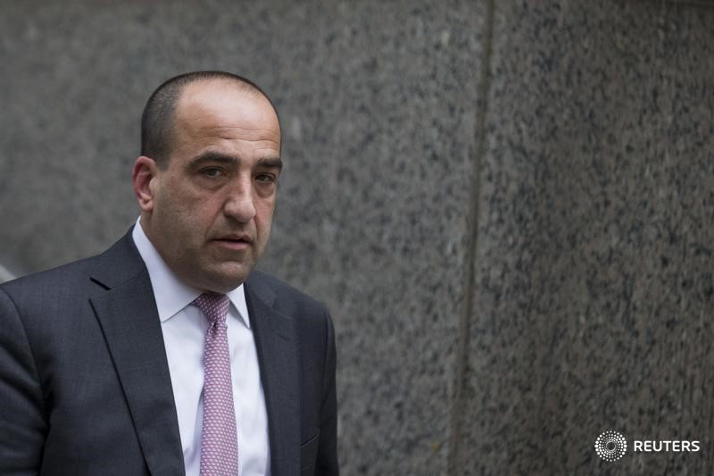 © Reuters. Former investment adviser at JPMorgan Chase & Co Michael Oppenheim exits U.S. federal courthouse in Manhattan, New York