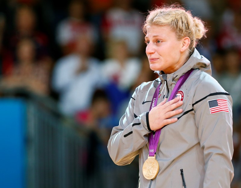 © Reuters. Gold medallist Kayla Harrison of the U.S. listens to her national anthem during awards ceremony for women's -78kg judo competition at London 2012 Olympic Games