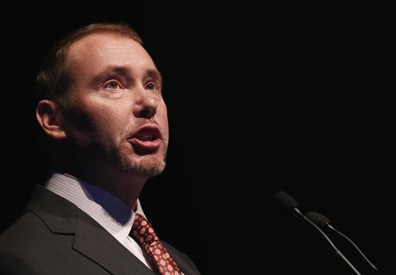 © Reuters. Gundlach, star bond investor and head of DoubleLine Capital, speaks at the Sohn Investment Conference in New York