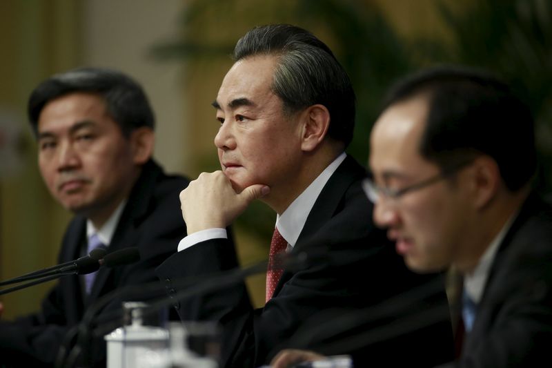 © Reuters. وزير الخارجية الصيني يتحدث مع كيري بشأن كوريا الشمالية