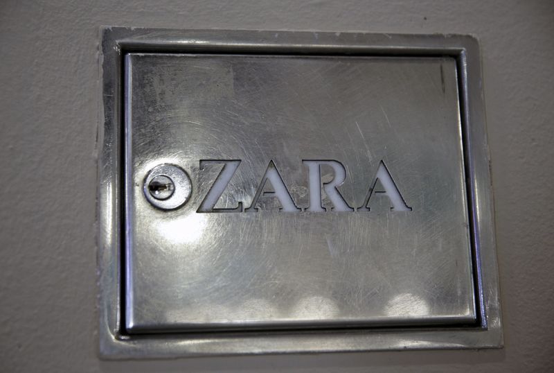 © Reuters. A Zara logo can be seen at the entrance of a Zara store in central Madrid