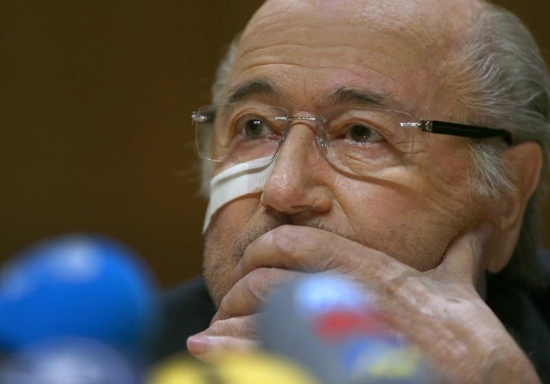 © Reuters. Registran la federación de fútbol de Francia en investigación sobre Blatter