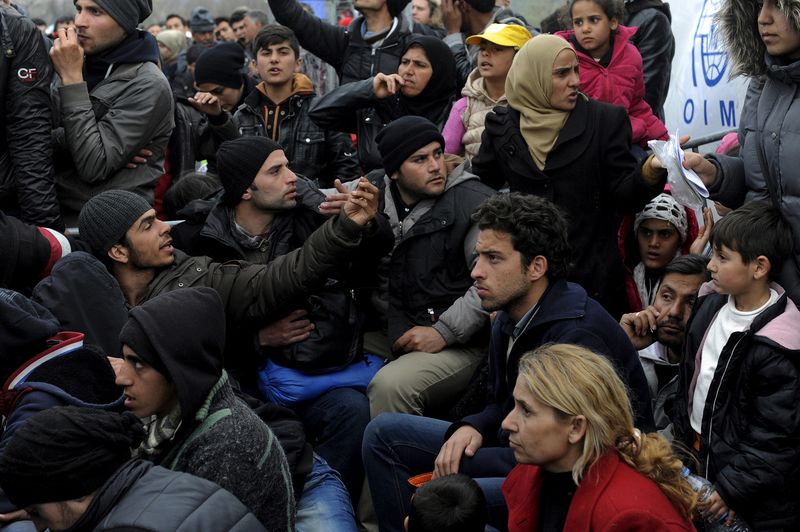 © Reuters. مسؤول في الشرطة: مقدونيا تقفل الحدود "تماما" أمام المهاجرين غير الشرعيين