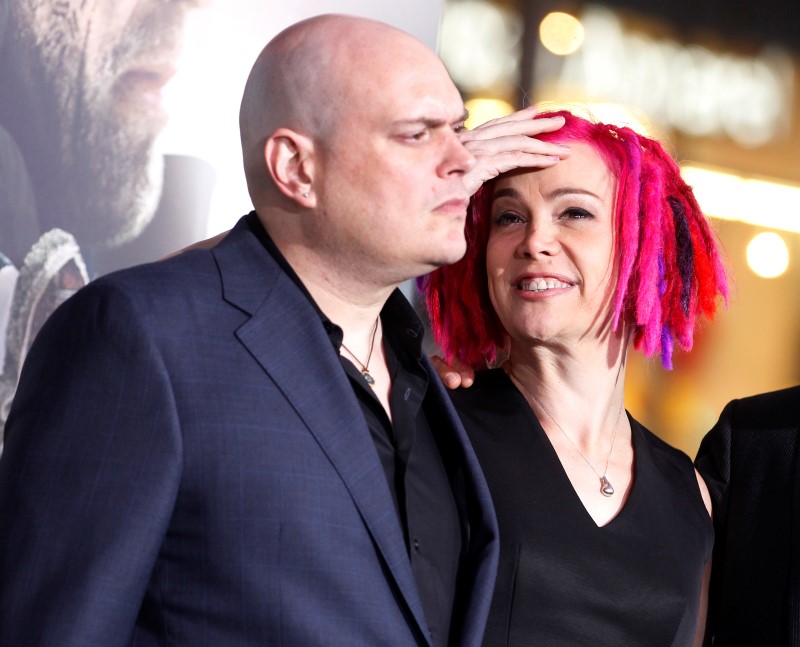 © Reuters. Andy Wachowski (esquerda) ao lado da irmã Lana Wachowski em Hollywood