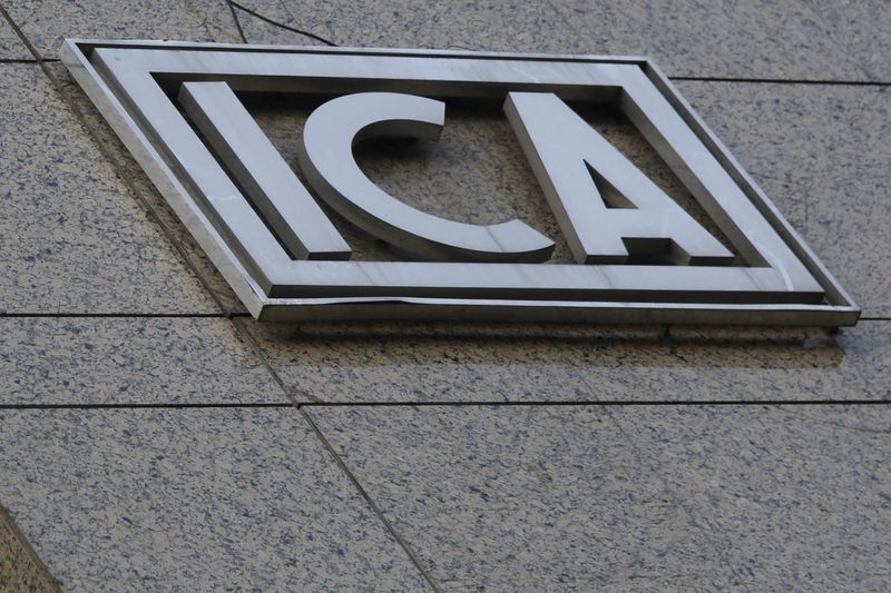 © Reuters. The logo of Mexican construction company ICA is seen in Mexico City