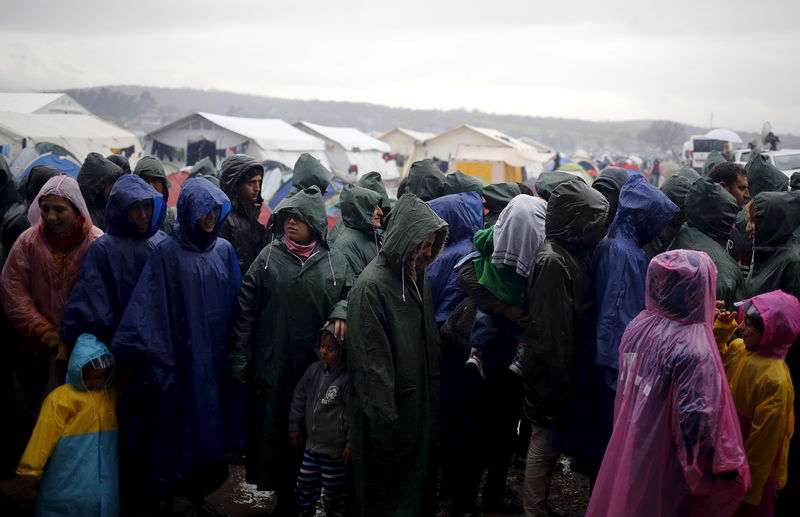 © Reuters. Casi medio millón de inmigrantes llegaron a Grecia al final de 2015
