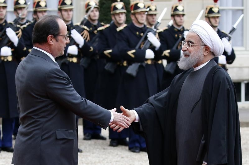 © Reuters. أوروبا تبحث في الماضي عن سبل لإحياء العلاقات مع إيران