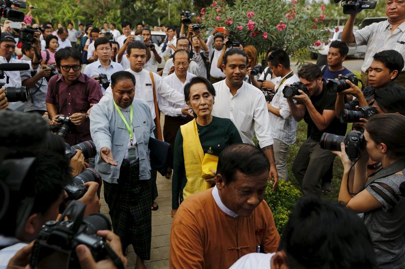 © Reuters. Estrecho aliado de Suu Kyi, nominado candidato presidencial en Birmania