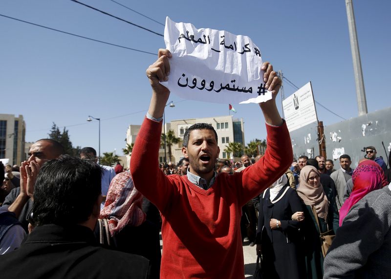 © Reuters. إضراب معلمي الضفة الغربية يبقي نصف مليون تلميذ بمنازلهم لأسابيع